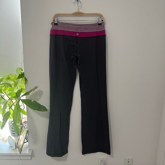 Lululemon Gray & Purple Groove Flare Leg Pants Size 8 - Picture 5 of 5